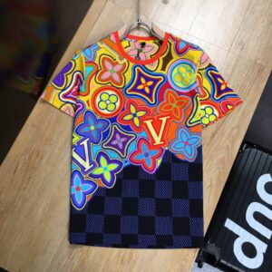 Limited Edition Louis Vuitton Unisex T-Shirt HH02694
