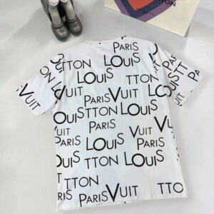 Limited Edition 2025 Louis Vuitton Unisex T-Shirt DN9200425