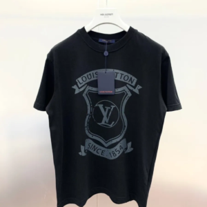 Limited Edition 2025 Louis Vuitton Unisex T-Shirt DN9200426