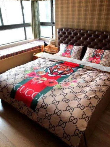 Gucci-Floral-Tiger-With-Vintage-Web-In-Monogram-Background-Duvet-Cover-Set.jpg