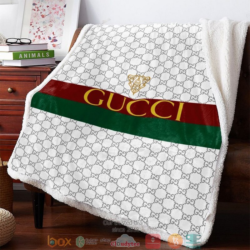Gucci-Red-Green-Lien-Hive-Pattern-White-Fleece-Blanket.jpg