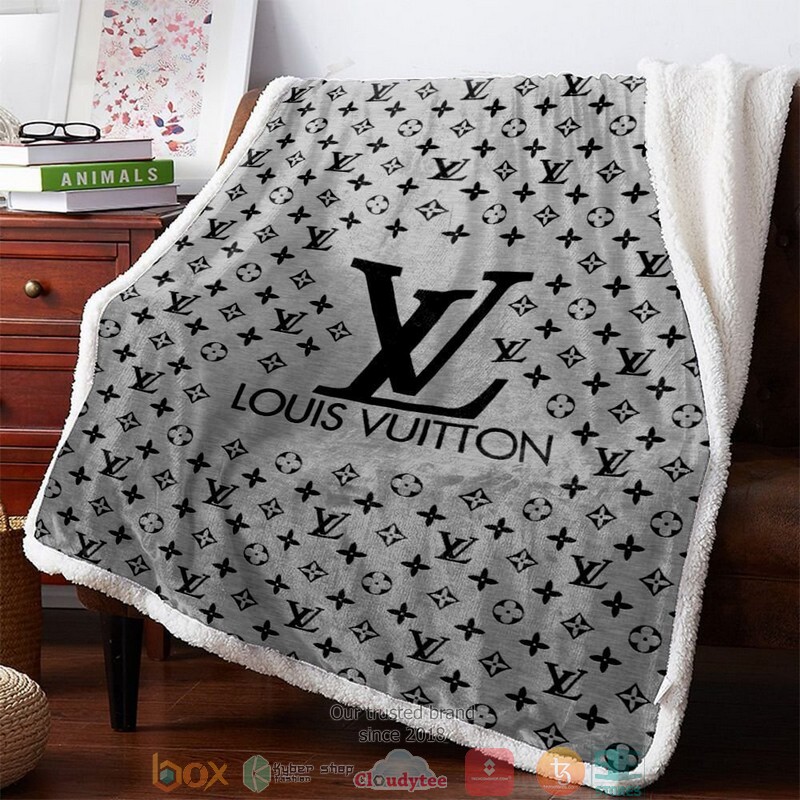Louis-Vuitton-Letters-Pattern-Grey-Fleece-Blanket.jpeg