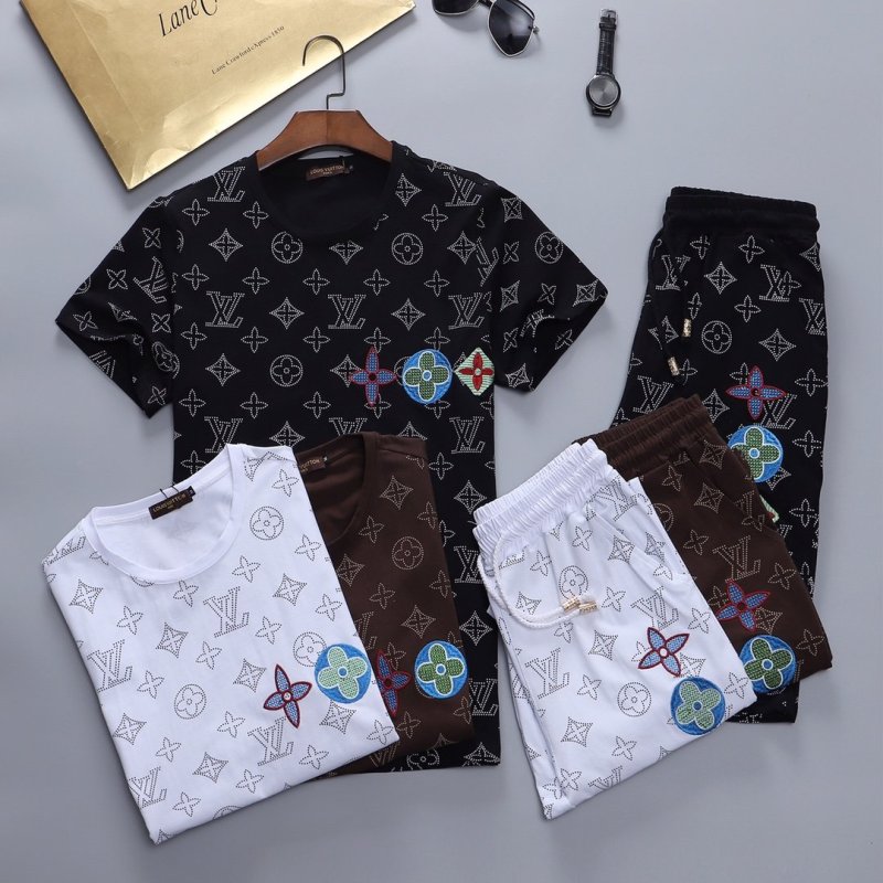 Louis-Vuitton-tracksuits-for-Louis-Vuitton-short-tracksuits-for-men-99905837_800x800-1.jpeg