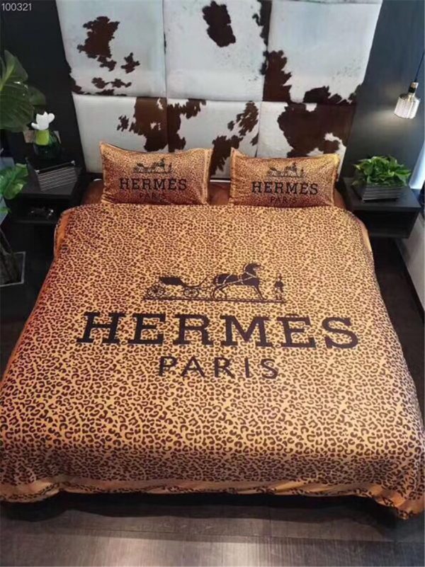 s-645598-hermes-beddings-600x801-1.jpg