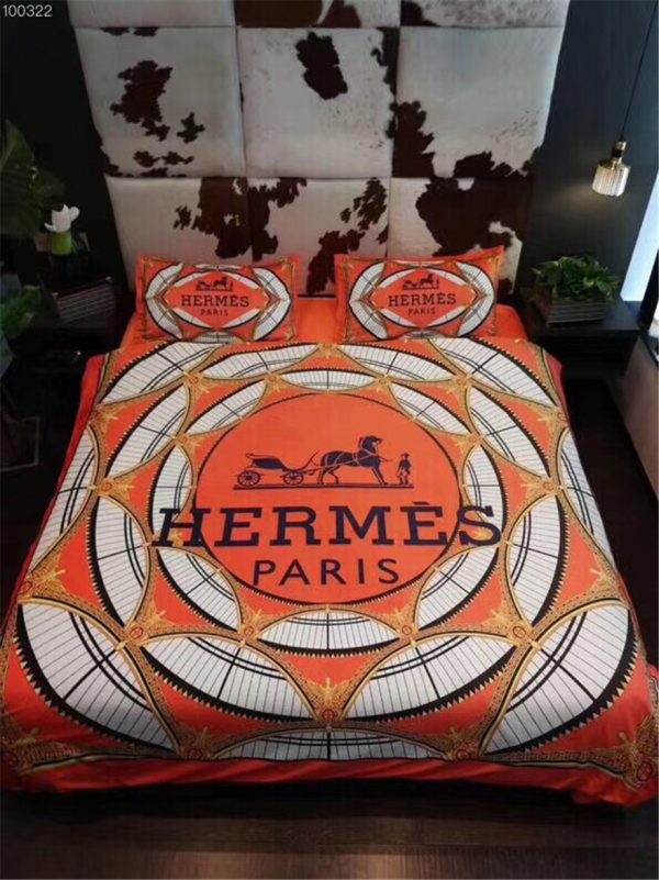 s-645599-hermes-beddings-600x801-1.jpg